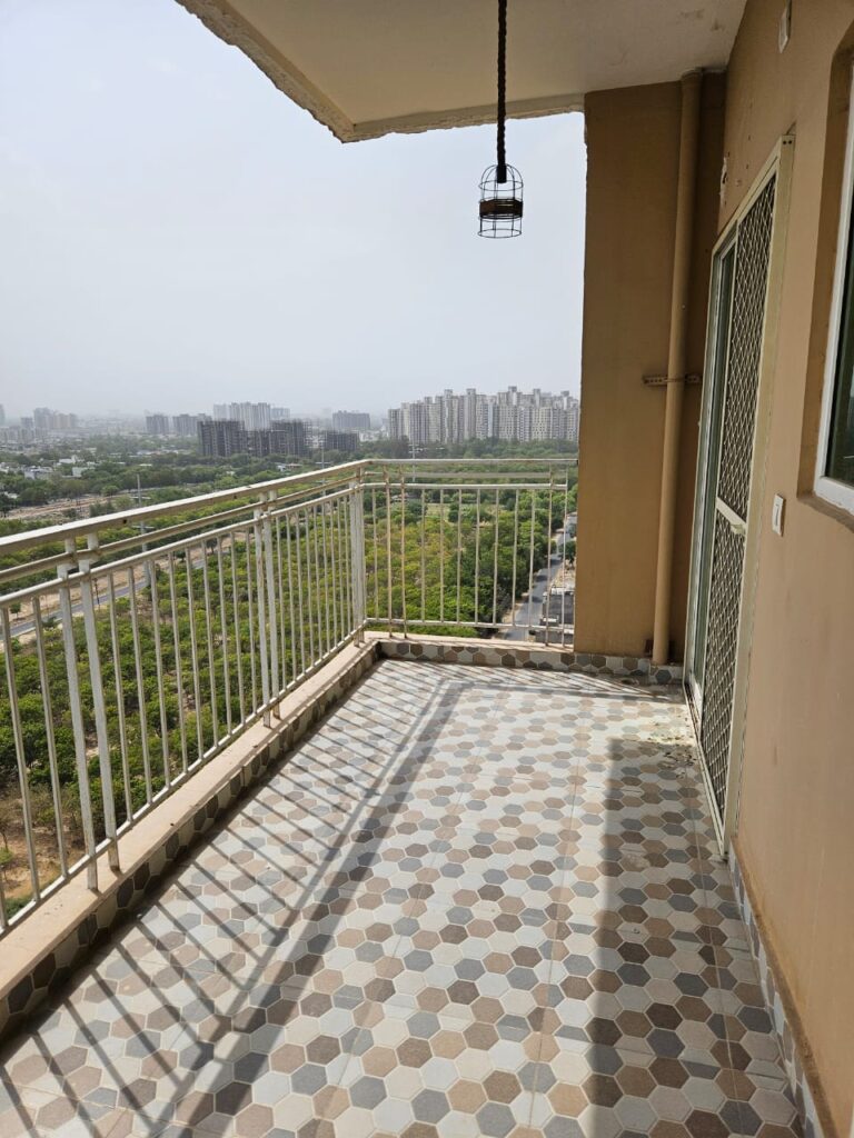 2 BALCONY