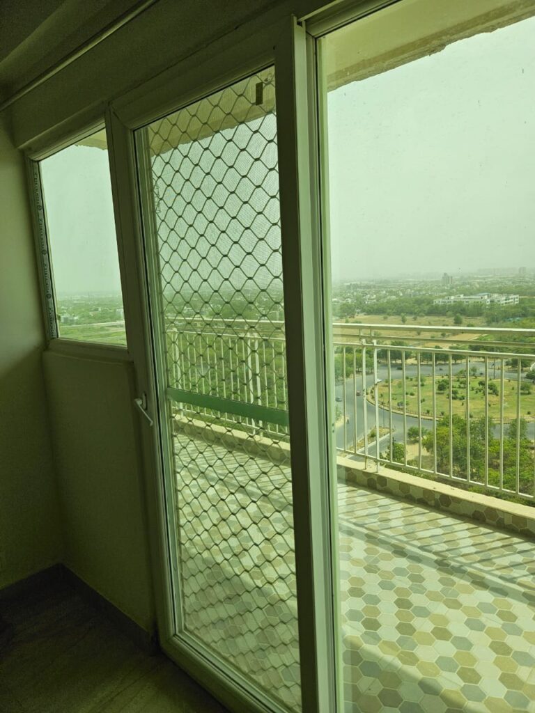 3 BALCONY