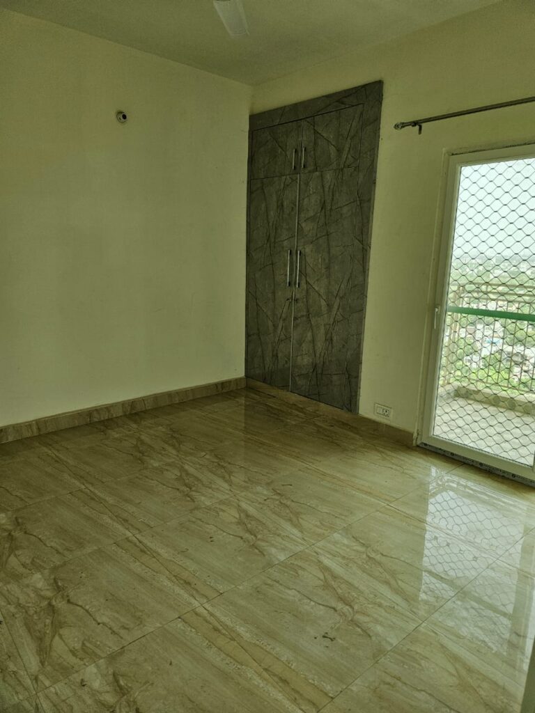 5 ROOM