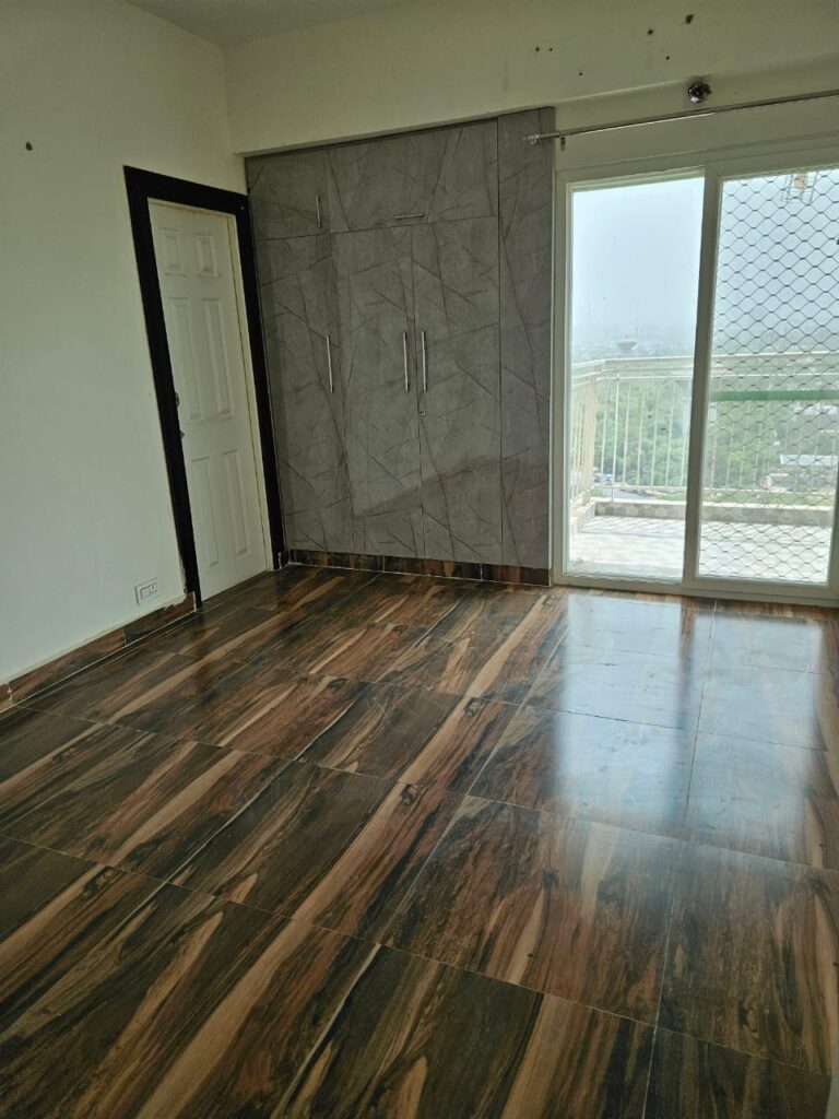 ROOM 1