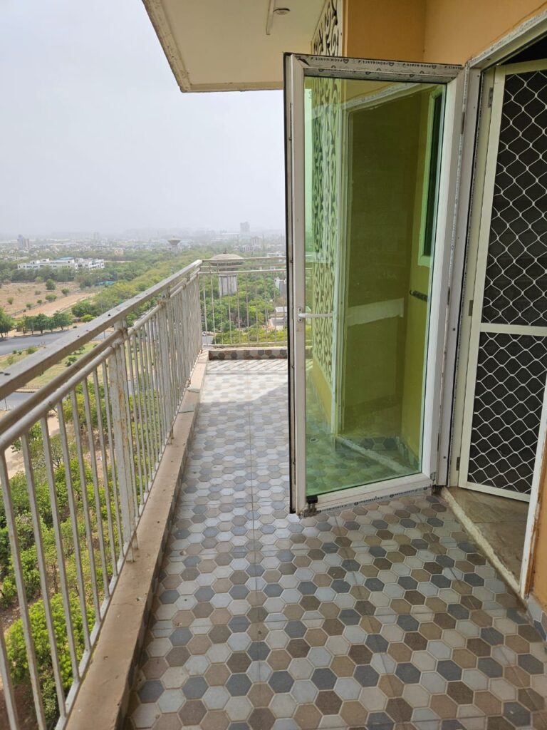 balcony 3